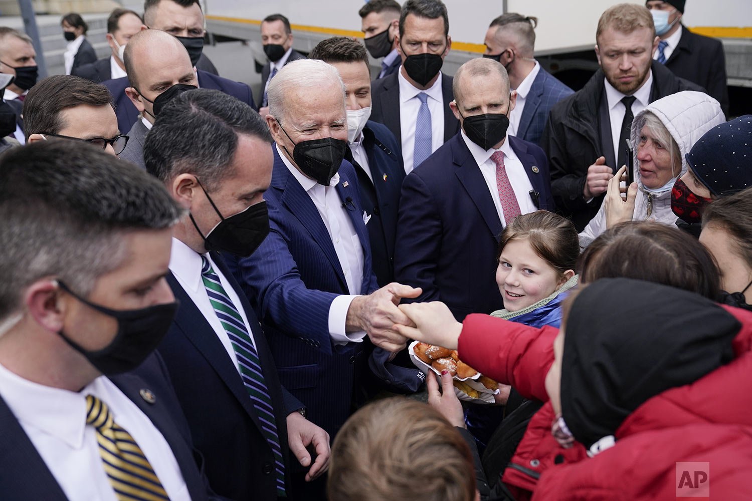  President Joe Biden meets with Ukrainian refugees and humanitarian aid workers during a visit to PGE Narodowy Stadium, in Warsaw, Saturday, March 26, 2022. (AP Photo/Evan Vucci) 