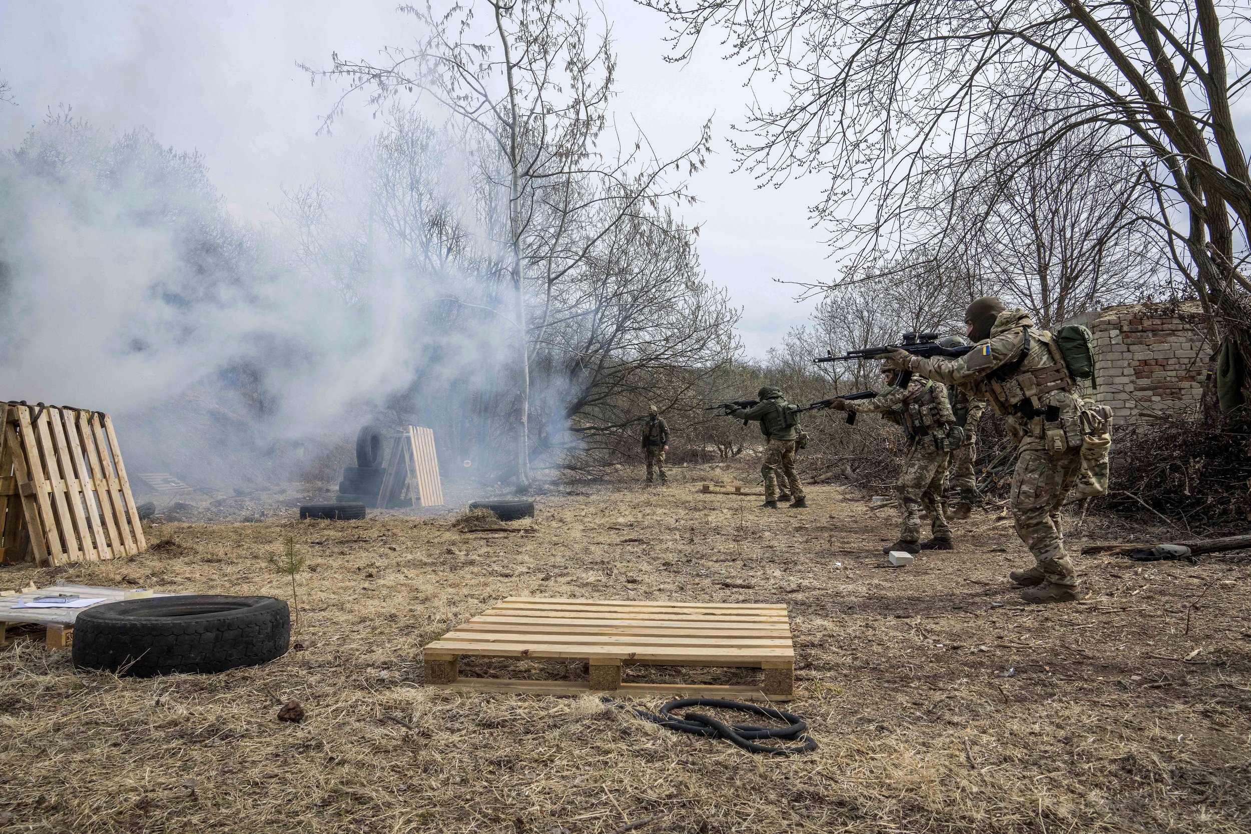  Ukrainian soldiers of the 103rd Separate Brigade of the Territorial Defense of the Armed Forces, fire their weapons, during a training exercise, at an undisclosed location, near Lviv, western Ukraine, Tuesday, March 29, 2022. (AP Photo/Nariman El-Mo