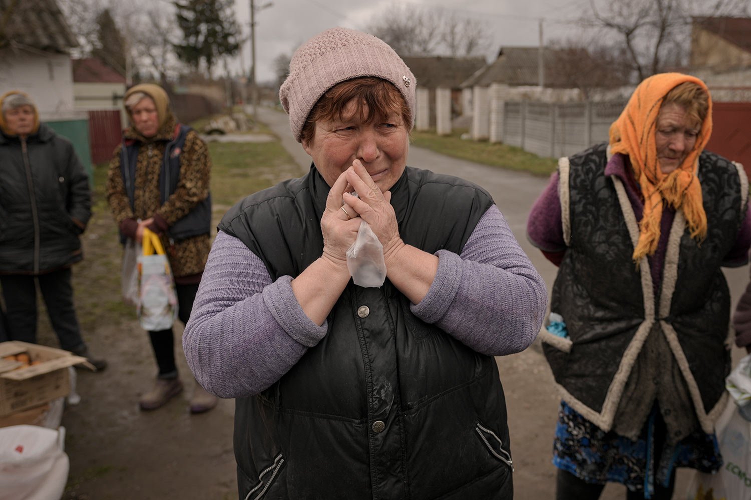 A woman cries while waiting along with others for distribution of food products in the village of Motyzhyn, Ukraine, which was until recently under the control of the Russian military, Sunday, April 3, 2022. (AP Photo/Vadim Ghirda) 
