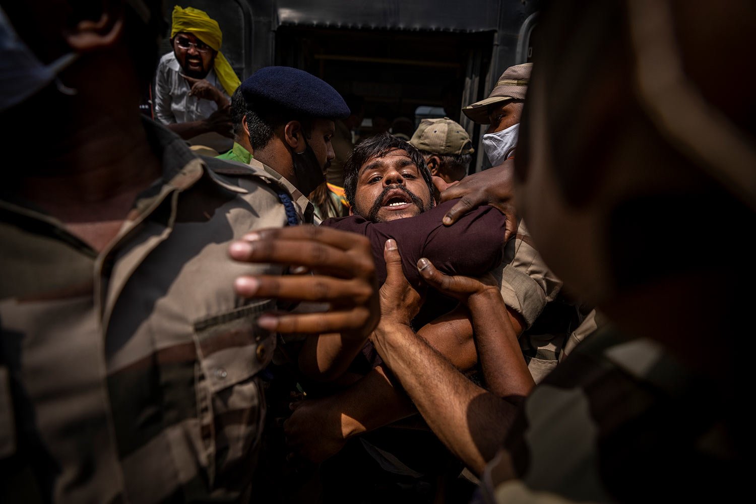  Indian paramilitary soldiers detain an opposition Congress party supporter during a protest against rising inflation and price hike of essential commodities in New Delhi, India, Wednesday, March 23, 2022. (AP Photo/Altaf Qadri) 