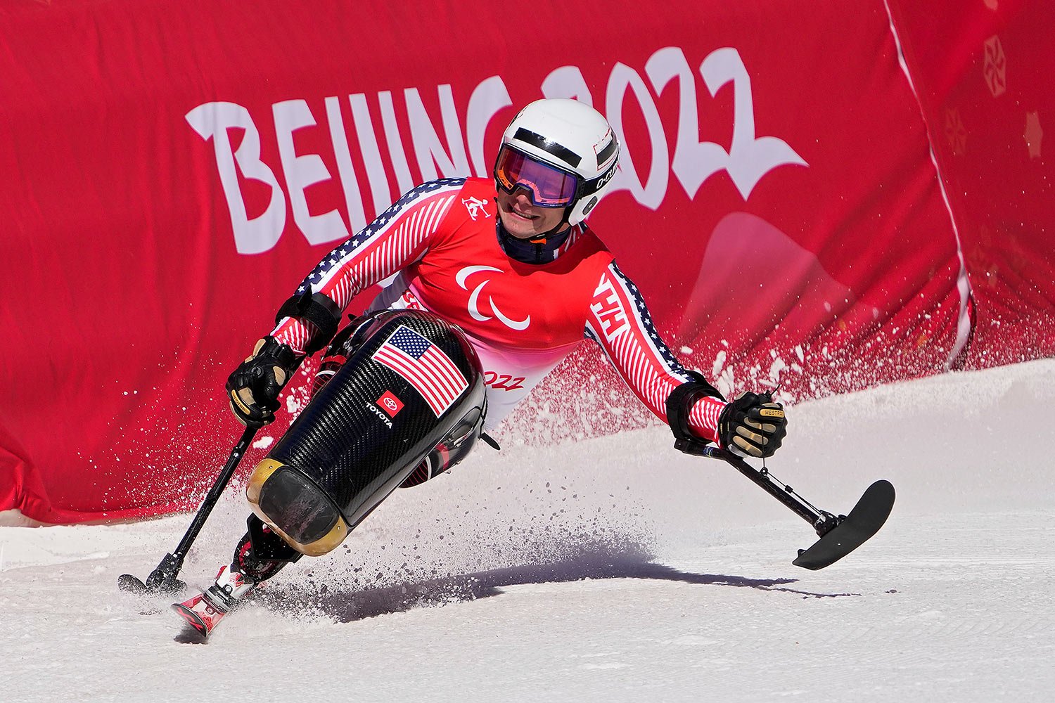  Andrew Kurka of the United States competes in the men's downhill, sitting, at the 2022 Winter Paralympics, Saturday, March 5, 2022, in the Yanqing district of Beijing. (AP Photo/Andy Wong) 