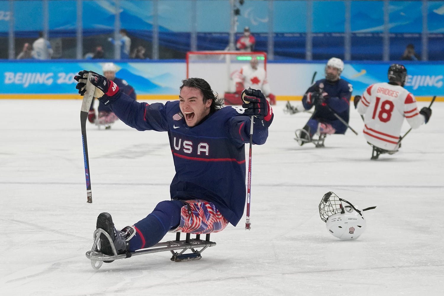  Jack Wallace of the United States celebrates after his team defeated Canada in their para ice hockey gold medal match at the 2022 Winter Paralympics, Sunday, March 13, 2022, in Beijing. (AP Photo/Dita Alangkara) 