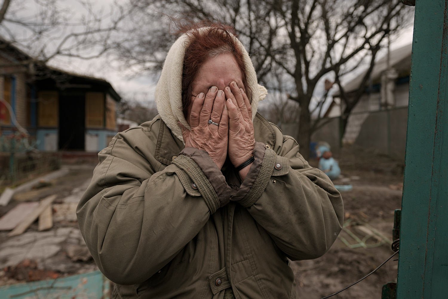  Tetiana Oleksiienko cries standing at the gate of her house in the village of Andriivka, Ukraine, heavily affected by fighting between Russian and Ukrainian forces, Wednesday, April 6, 2022. (AP Photo/Vadim Ghirda) 