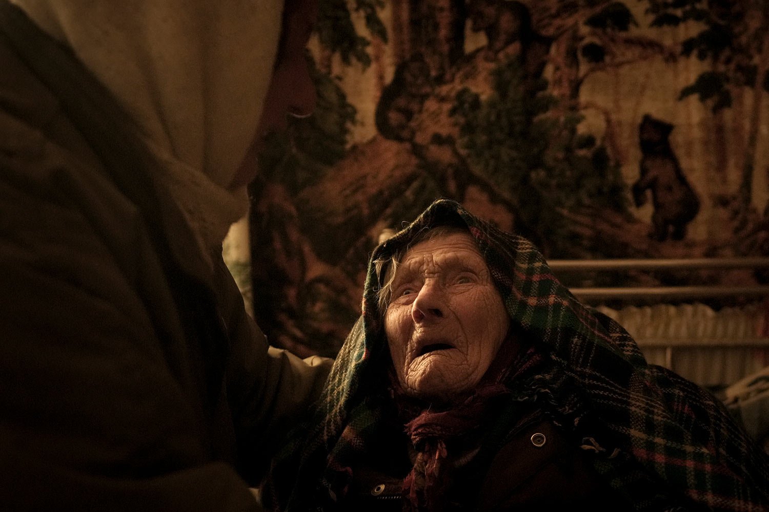  Motria Oleksiienko, 99, traumatized by the Russian occupation, is comforted by Tetiana Oleksiienko in a room without heating in the village of Andriivka, Ukraine, heavily affected by fighting between Russian and Ukrainian forces, Wednesday, April 6,