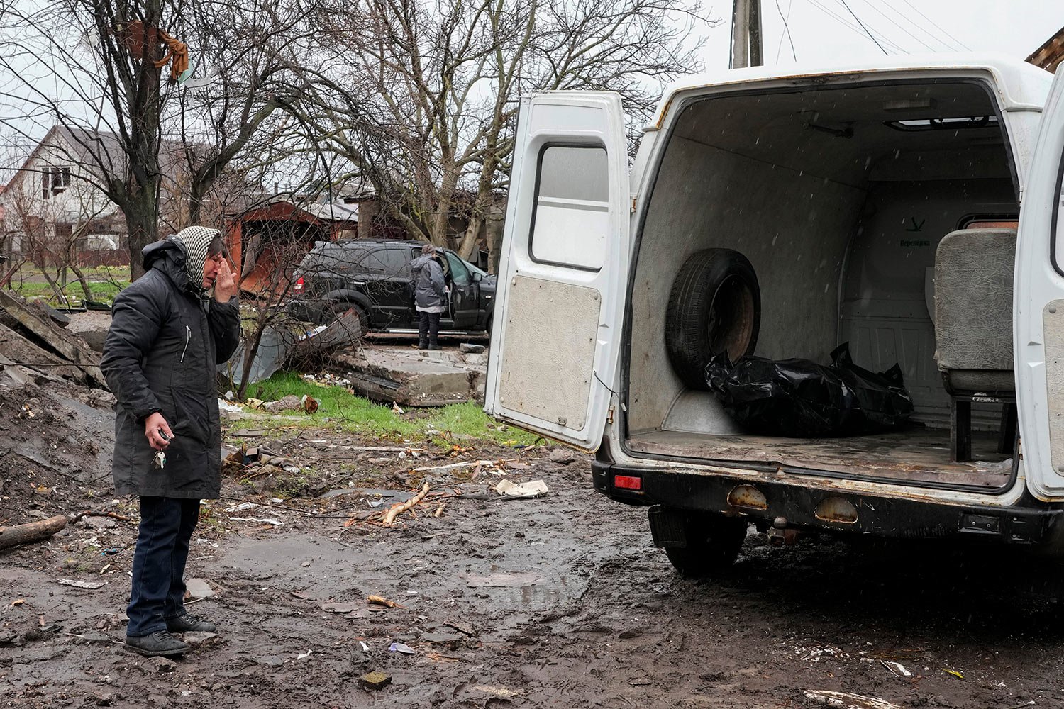 A relative cries as a body of a civilian killed in a Russian air raid at the beginning of the Russia-Ukraine war, was loaded on a van in Borodyanka close to Kyiv, Ukraine, Saturday, Apr. 9, 2022. (AP Photo/Efrem Lukatsky) 
