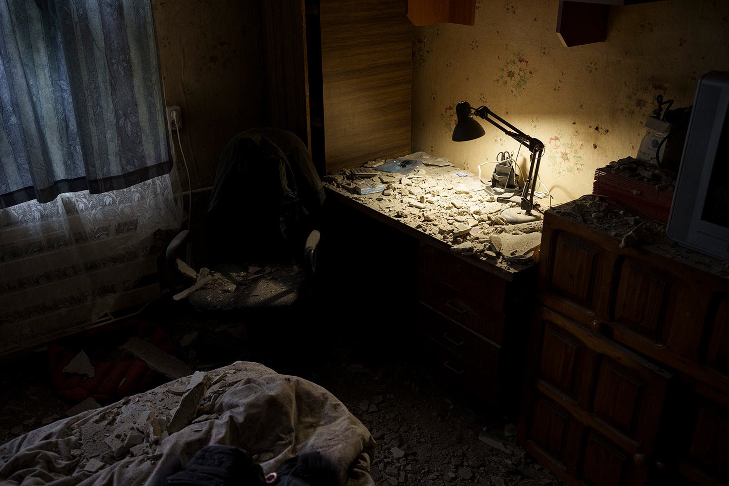  Debris covers a bedroom damaged after a Russian attack destroyed a building across the street, in Kharkiv, Ukraine, Tuesday, April 12, 2022. (AP Photo/Felipe Dana) 