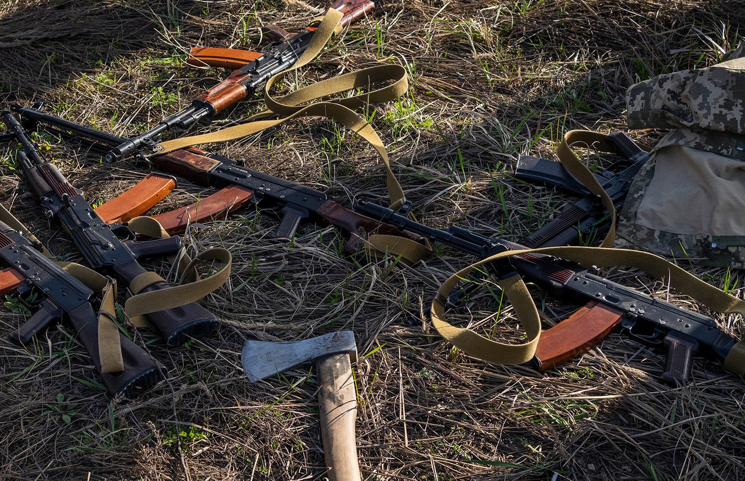  Rifles and an axe lay in a field where Ukrainian soldiers dig a trench in case of another Russian invasion, in Bucha, on the outskirts of Kyiv, Ukraine, Thursday April 14, 2022. (AP Photo/Rodrigo Abd) 