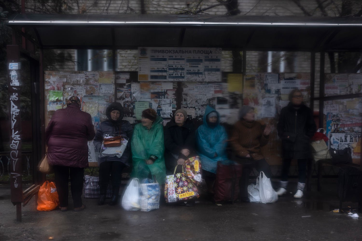  Women wait at a bus station in Kramatorsk, Ukraine, Thursday, April 14, 2022. (AP Photo/Petros Giannakouris) 