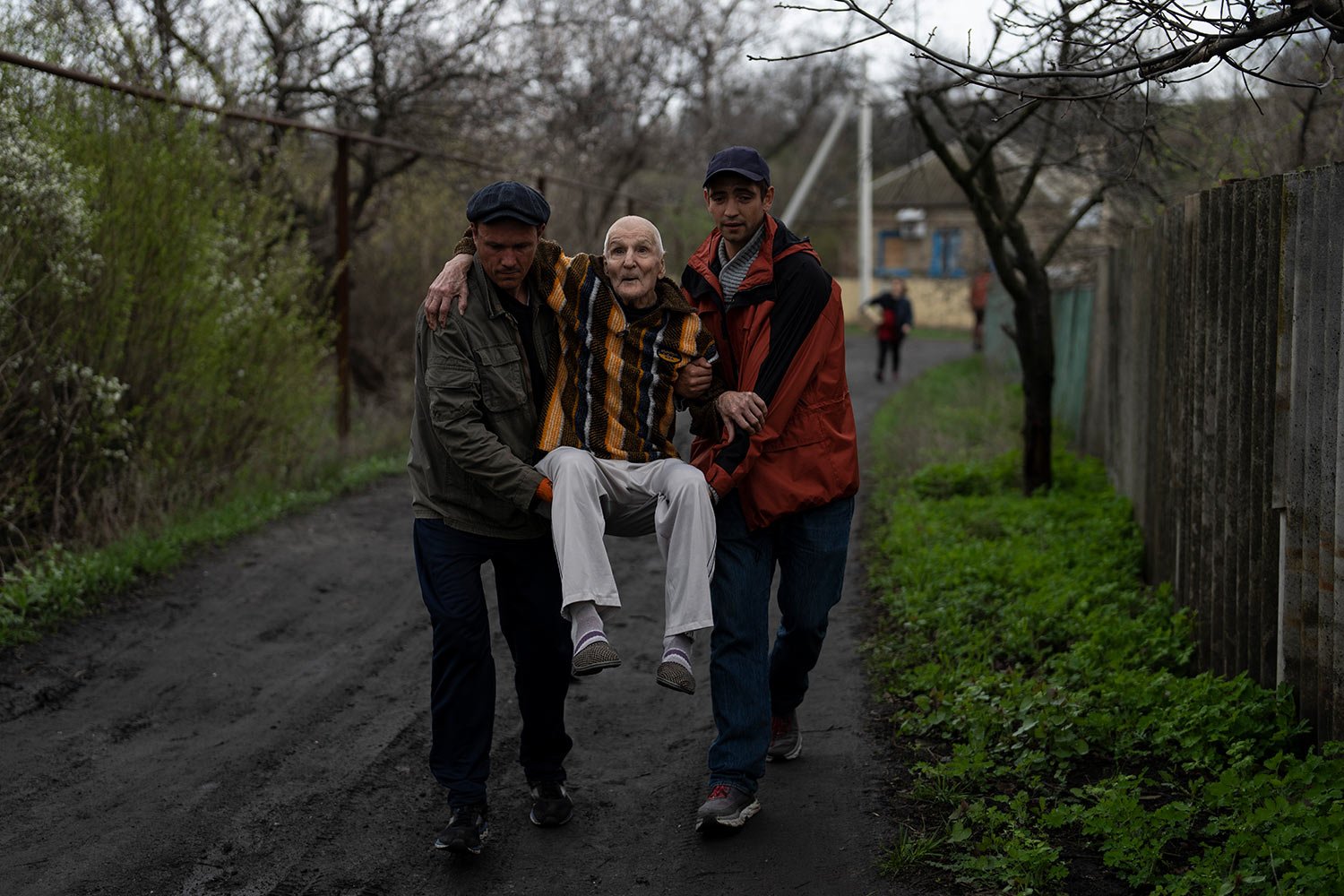  Elderly people are evacuated from a hospice in Chasiv Yar city, Donetsk district, Ukraine, Monday, April 18, 2022. At least 35 men and women, some in wheelchairs and most of them with mobility issues, were helped by volunteers to flee from the regio