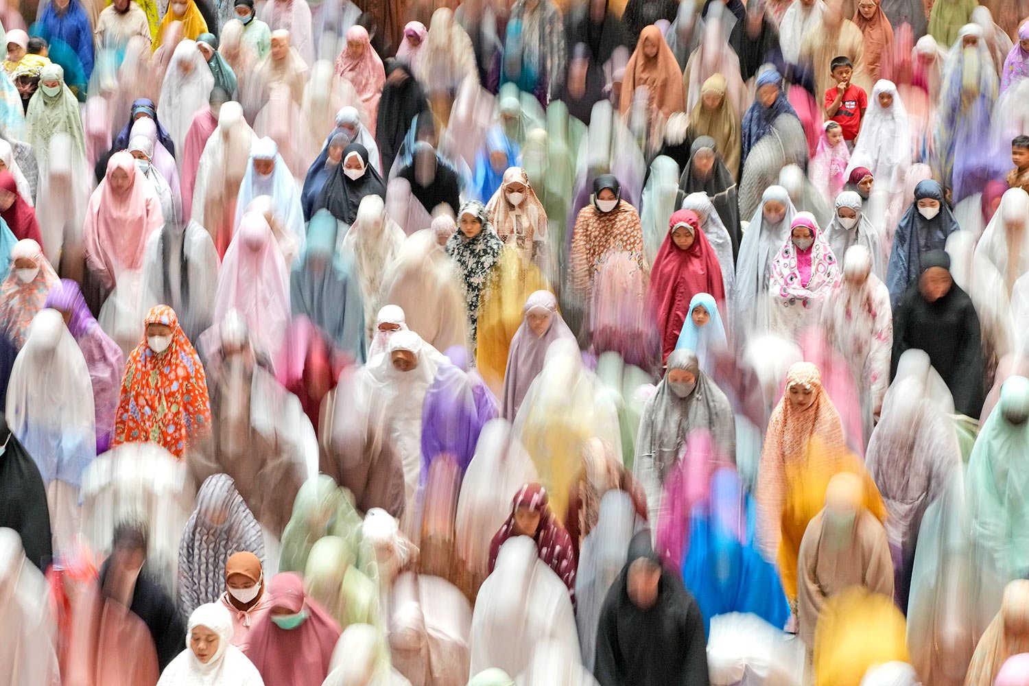  Muslim women perform an evening prayer called 'tarawih' that marks the first eve of the holy fasting month of Ramadan at Istiqlal Mosque in Jakarta, Indonesia, Saturday, April 2, 2022. (AP Photo/Dita Alangkara) 