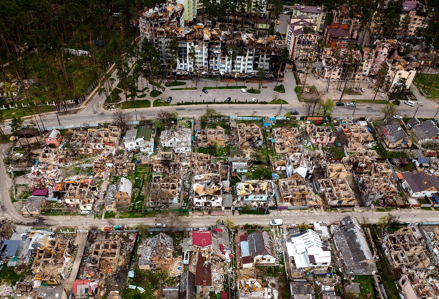  Destroyed houses are photographed in Irpin, on the outskirts of Kyiv, Ukraine, Saturday, April 30, 2022. (AP Photo/Emilio Morenatti) 