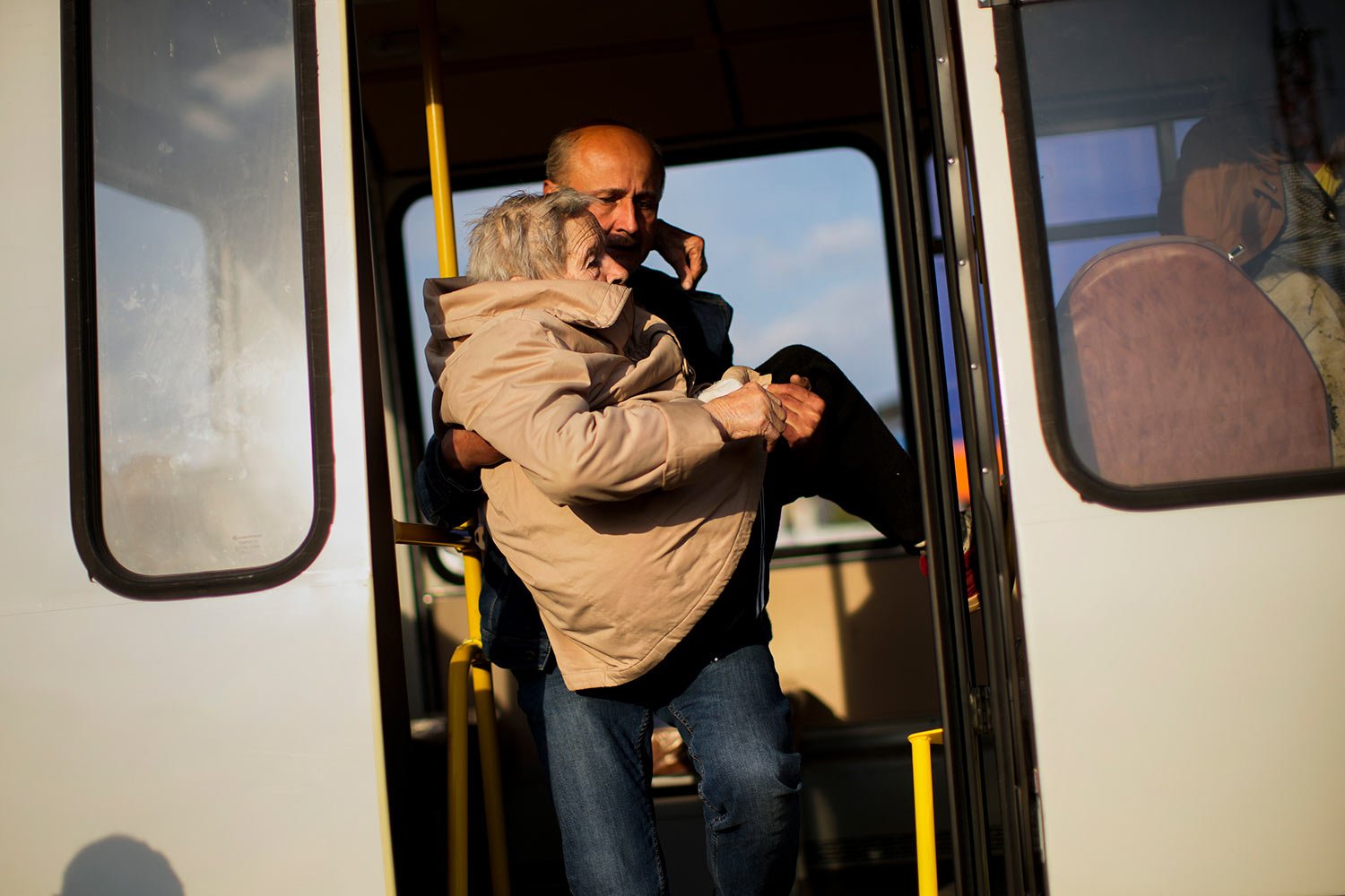  A woman is carried out of a bus with people who fled from Mariupol, Tokmak and Berdyansk as they arrive to a reception center for displaced people in Zaporizhzhia, Ukraine, Tuesday, May 3, 2022. (AP Photo/Francisco Seco) 