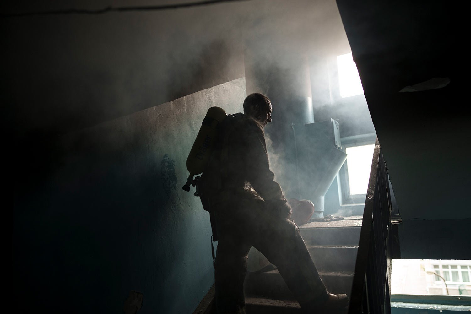  A firefighter pauses to cool down while extinguishing a blaze in an apartment after a Russian bombardment in Kharkiv, Ukraine, Thursday, April 21, 2022. (AP Photo/Felipe Dana)  