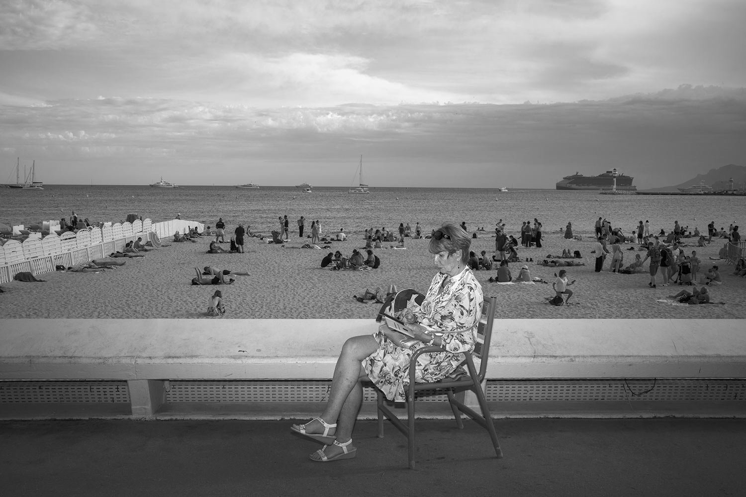  A woman reads on the Croisette during the 75th international film festival, Cannes, southern France, Tuesday, May 24, 2022. (AP Photo/Petros Giannakouris) 