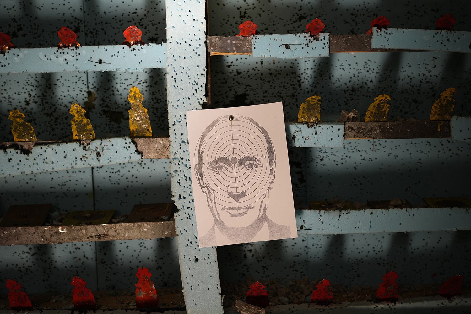  A picture of Russian President Vladimir Putin hangs at a target practice range in Lviv in western Ukraine, Thursday, March 17, 2022. (AP Photo/Bernat Armangue) 