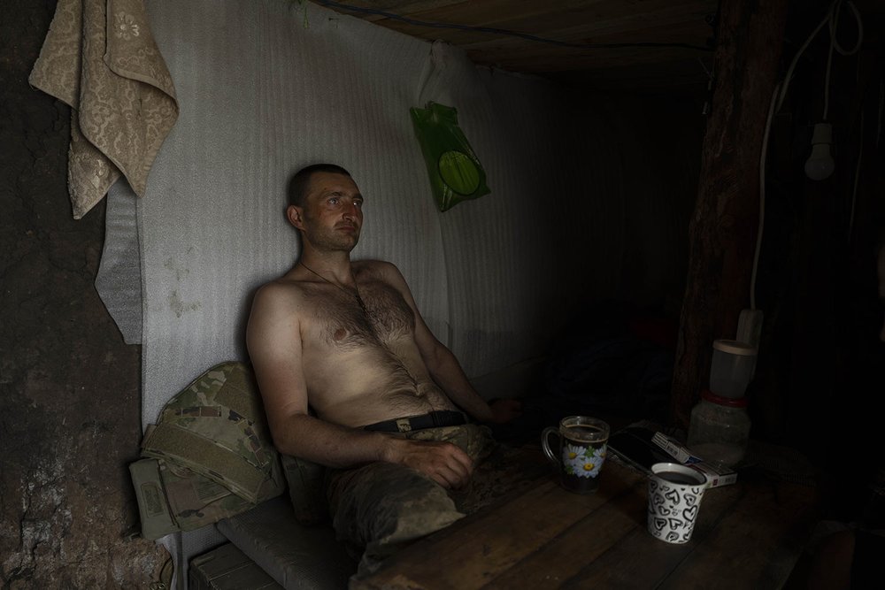  A Ukrainian serviceman takes a break after digging trenches near the frontline in the Donetsk region of eastern Ukraine, Wednesday, June 8, 2022. (AP Photo/Bernat Armangue) 