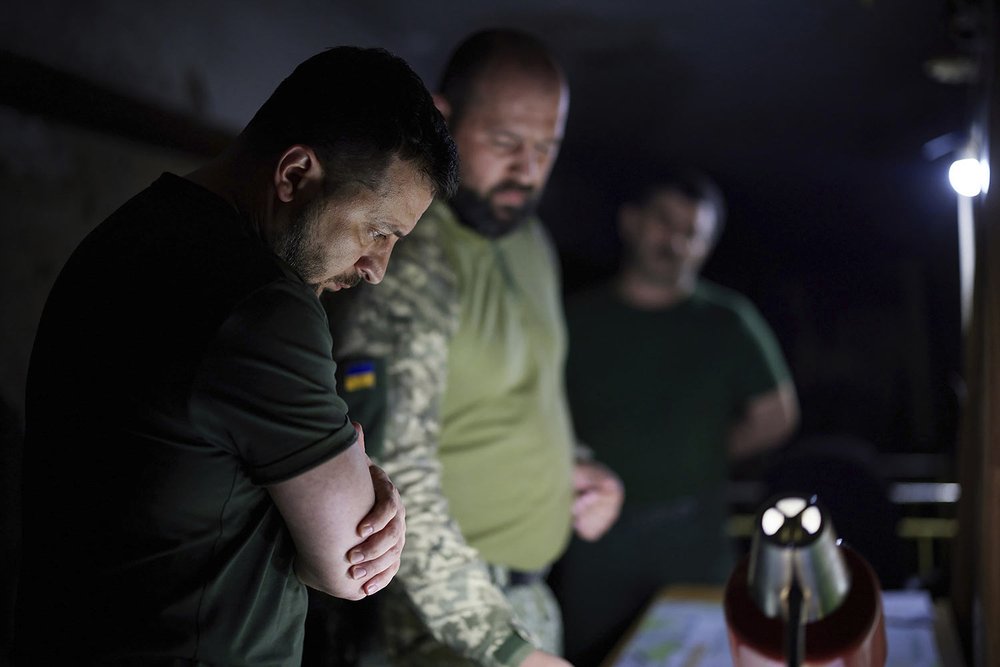  In this photo provided by the Ukrainian presidential press office, Ukrainian President Volodymyr Zelenskyy listens to a report close to the front line in Donetsk region of Ukraine, Sunday, June 5, 2022. (Ukrainian Presidential Press Office via AP) 