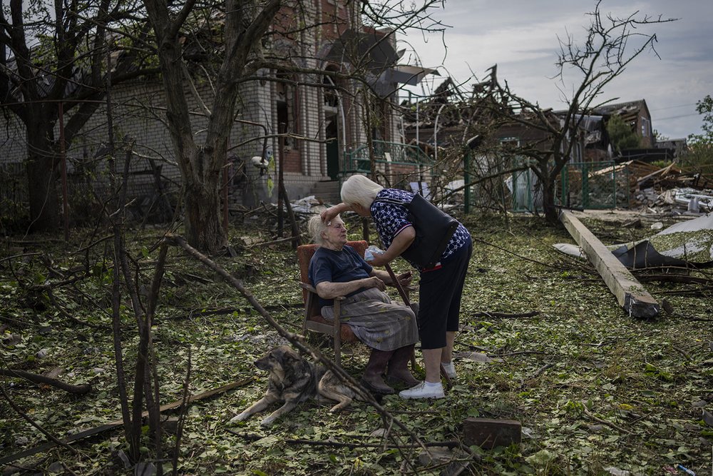  Elena Holovko is attended to as she sits outside her home, damaged by a Russian missile strike, in Druzhkivka in eastern Ukraine, Sunday, June 5, 2022. (AP Photo/Bernat Armangue) 