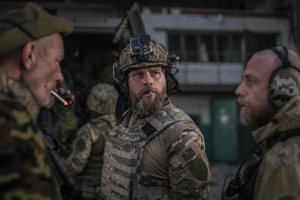  Ukrainian soldiers talk during heavy fighting against Russia at a front line in Severodonetsk in the Luhansk region of Ukraine, Wednesday, June 8, 2022. (AP Photo/Oleksandr Ratushniak) 