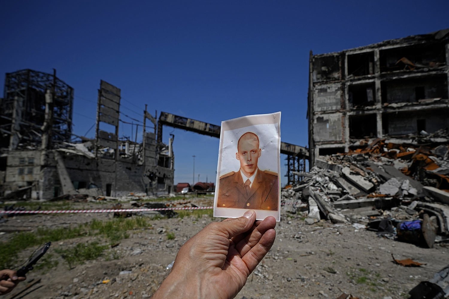  A journalist holds up a photograph of a Ukrainian serviceman found in the ruins of the Metallurgical Combine Azovstal, in Mariupol, in the territory which is under the control of the Government of the Donetsk People's Republic, eastern Ukraine, Mond