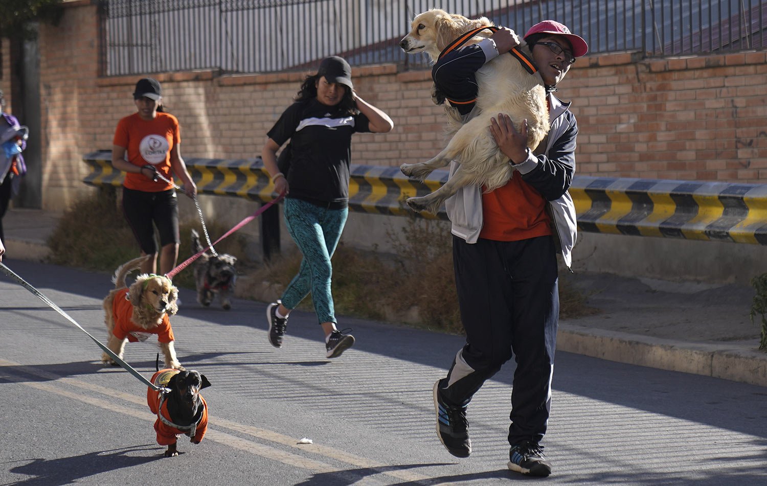  Pet owners take part in a dog-a-thon, in La Paz, Bolivia, Sunday, June 19, 2022. Bolivian police hosted a Perroton or dog-a-thon as part of the National Police Month events promoting the prevention of cruelty to animals. (AP Photo/Juan Karita) 