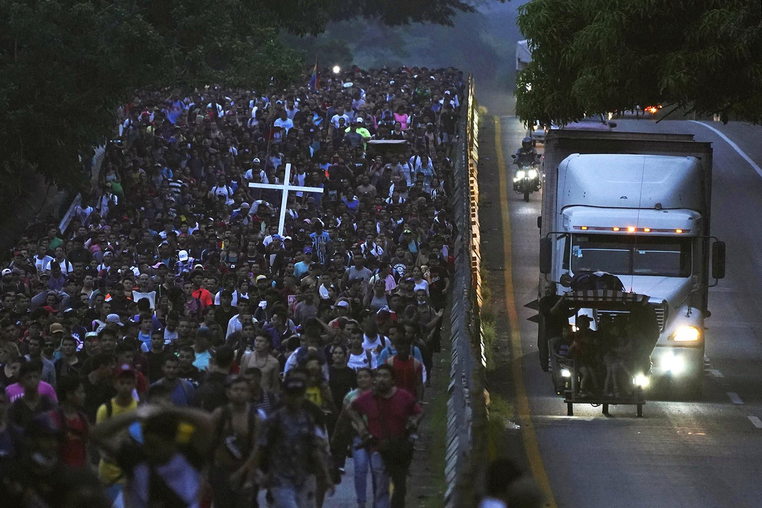  Migrants, many from Central American and Venezuela, walk along the Huehuetan highway in Chiapas state, Mexico, early Tuesday, June 7, 2022, as part of a caravan aiming to reach the United States. (AP Photo/Marco Ugarte) 