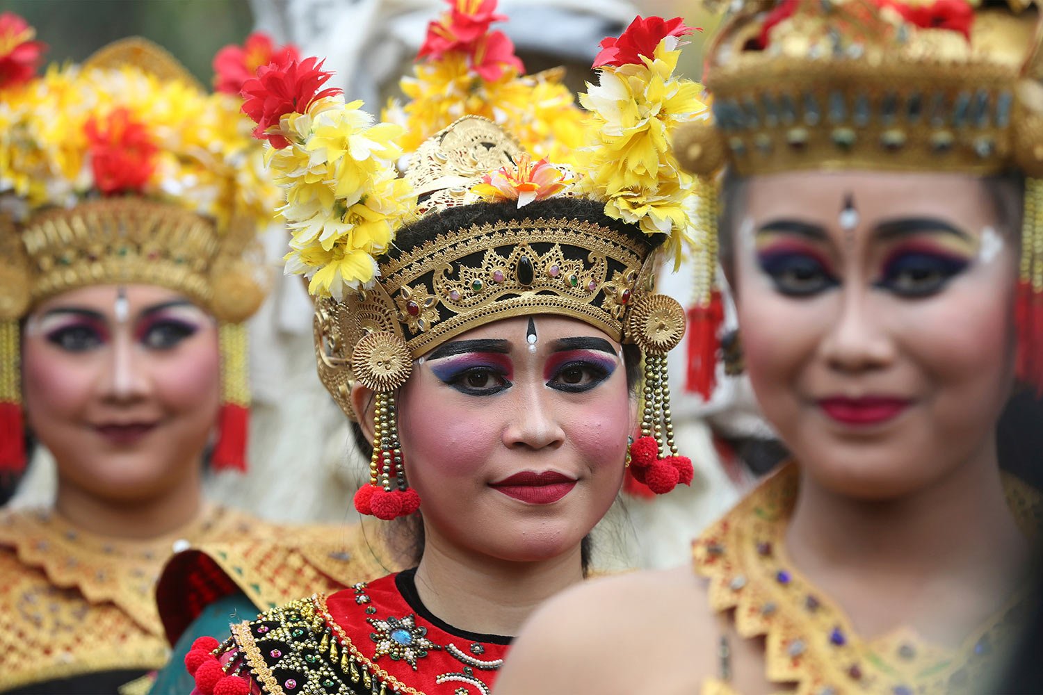  Women in traditional Balinese costume take part in an Independence Day celebration parade in Ubud, Bali, Indonesia on Wednesday, Aug. 17, 2022. (AP Photo/Firdia Lisnawati) 