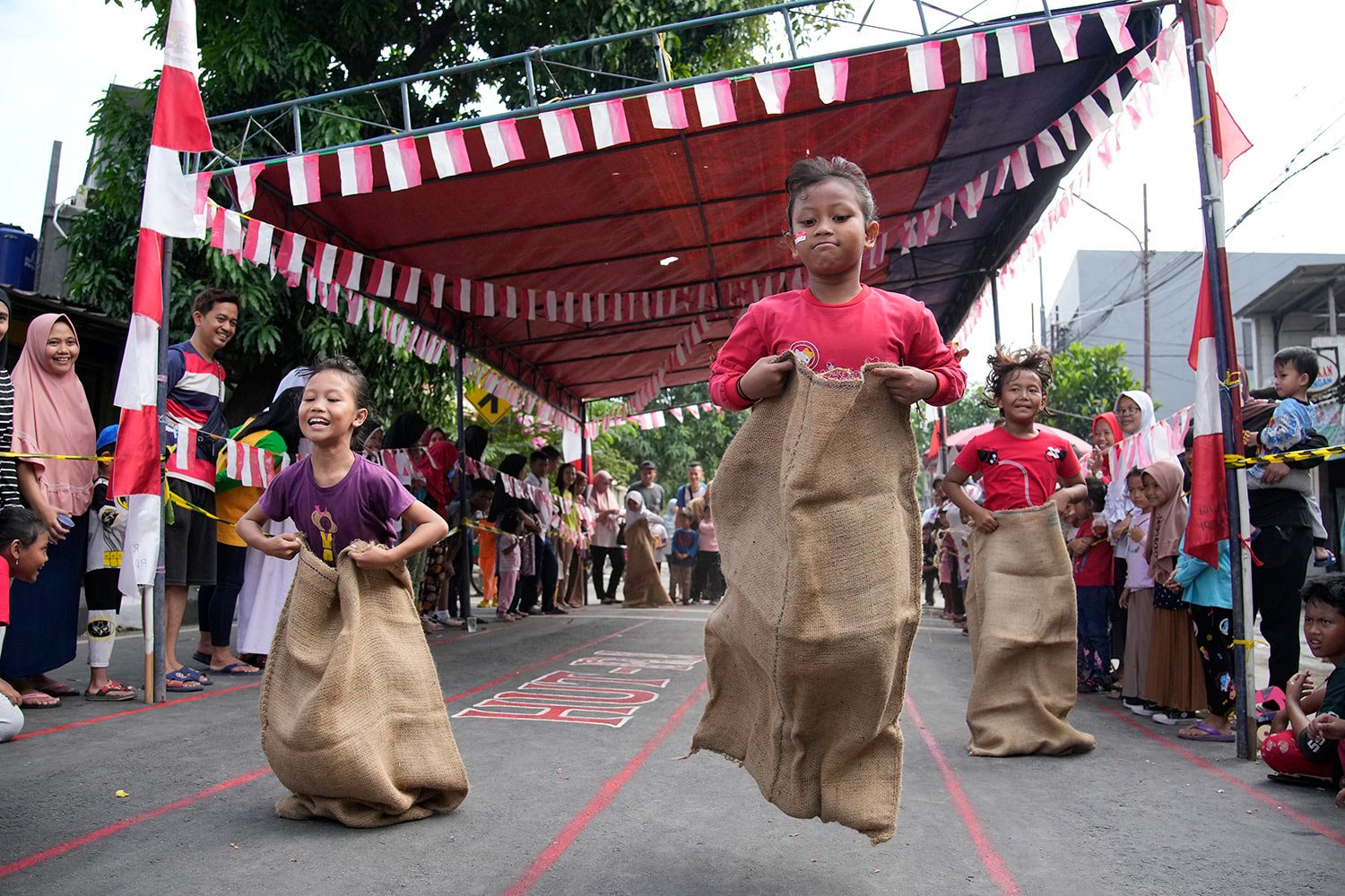  Children take part in a sack race competition during an Independence Day celebration in Jakarta, Wednesday, Aug. 17, 2022.   (AP Photo/Achmad Ibrahim) 