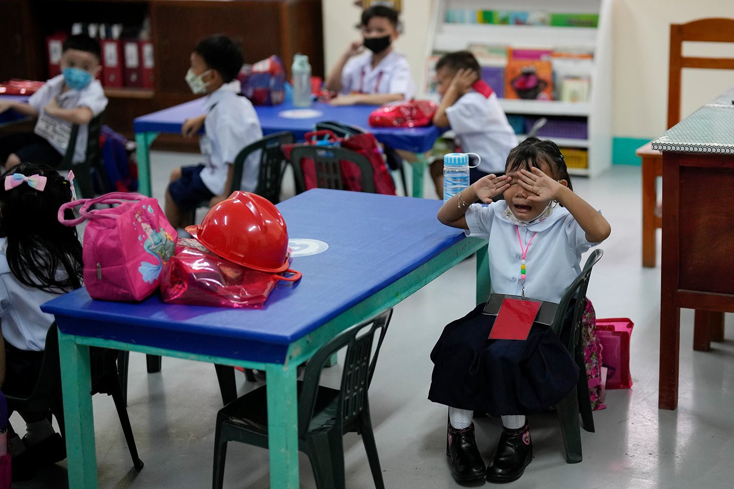  A girl cries during the opening of classes at the San Juan Elementary School in metro Manila, Philippines, on Monday, Aug. 22, 2022.  (AP Photo/Aaron Favila) 