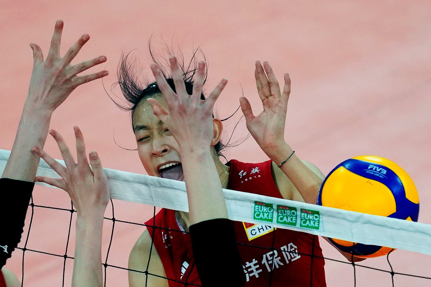  China's Wang Wenhan hits the ball during their game against Japan at the Asian Volleyball Confederation Cup for Women at the PhilSports Arena in, Pasig, Philippines, Monday, Aug. 29, 2022.  (AP Photo/Aaron Favila) 