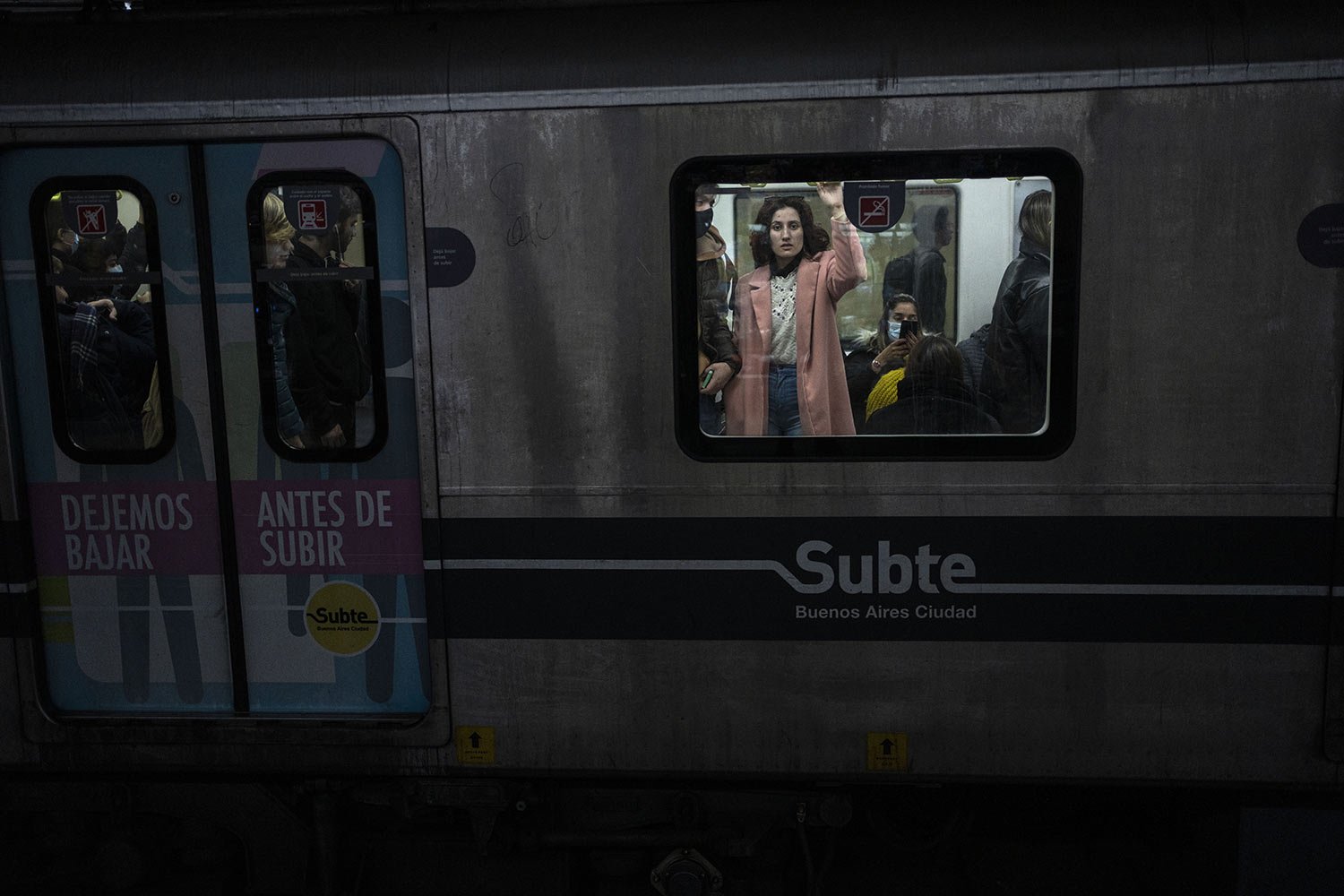  Commuters ride in a subway car in Buenos Aires, Argentina, Friday, Aug. 19, 2022. (AP Photo/Rodrigo Abd) 