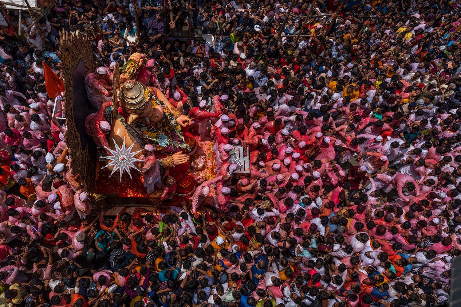  An idol of elephant-headed Hindu god Ganesha is taken for immersion on the final day of the ten-day long Ganesh Chaturthi festival in Mumbai, India, Friday, Sept. 9, 2022. (AP Photo/Rafiq Maqbool) 