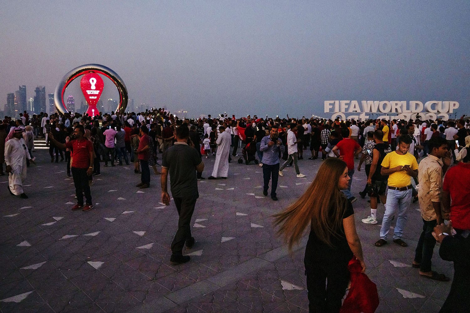  People take photographs in front of the official FIFA World Cup Countdown Clock on Doha's corniche, in Qatar, Friday, Oct. 21, 2022. (AP Photo/Nariman El-Mofty) 