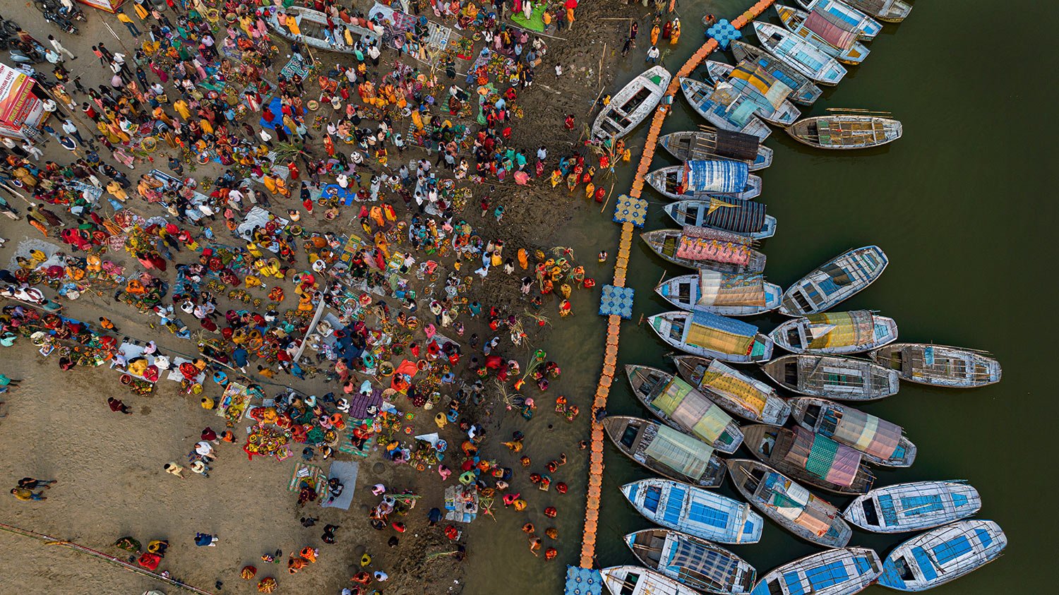  Hindu devotees gather to perform rituals to the Sun god during Chhath Puja festival at Sangam, the confluence of rivers the Ganges and the Yamuna in Prayagraj, in the northern state of Uttar Pradesh, India, Sunday, Oct. 30, 2022. (AP Photo/Rajesh Ku