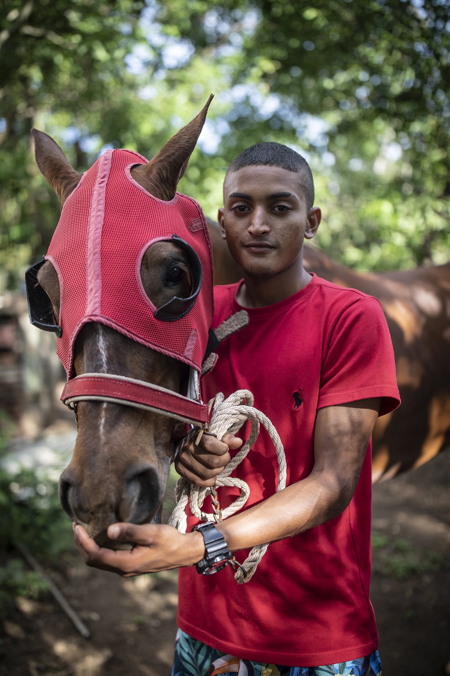  Jockey Derwin Botero poses with his racehorse Time Will Tell on San Andres Island in Colombia, Thursday, Nov. 10, 2022. (AP Photo/Ivan Valencia) 