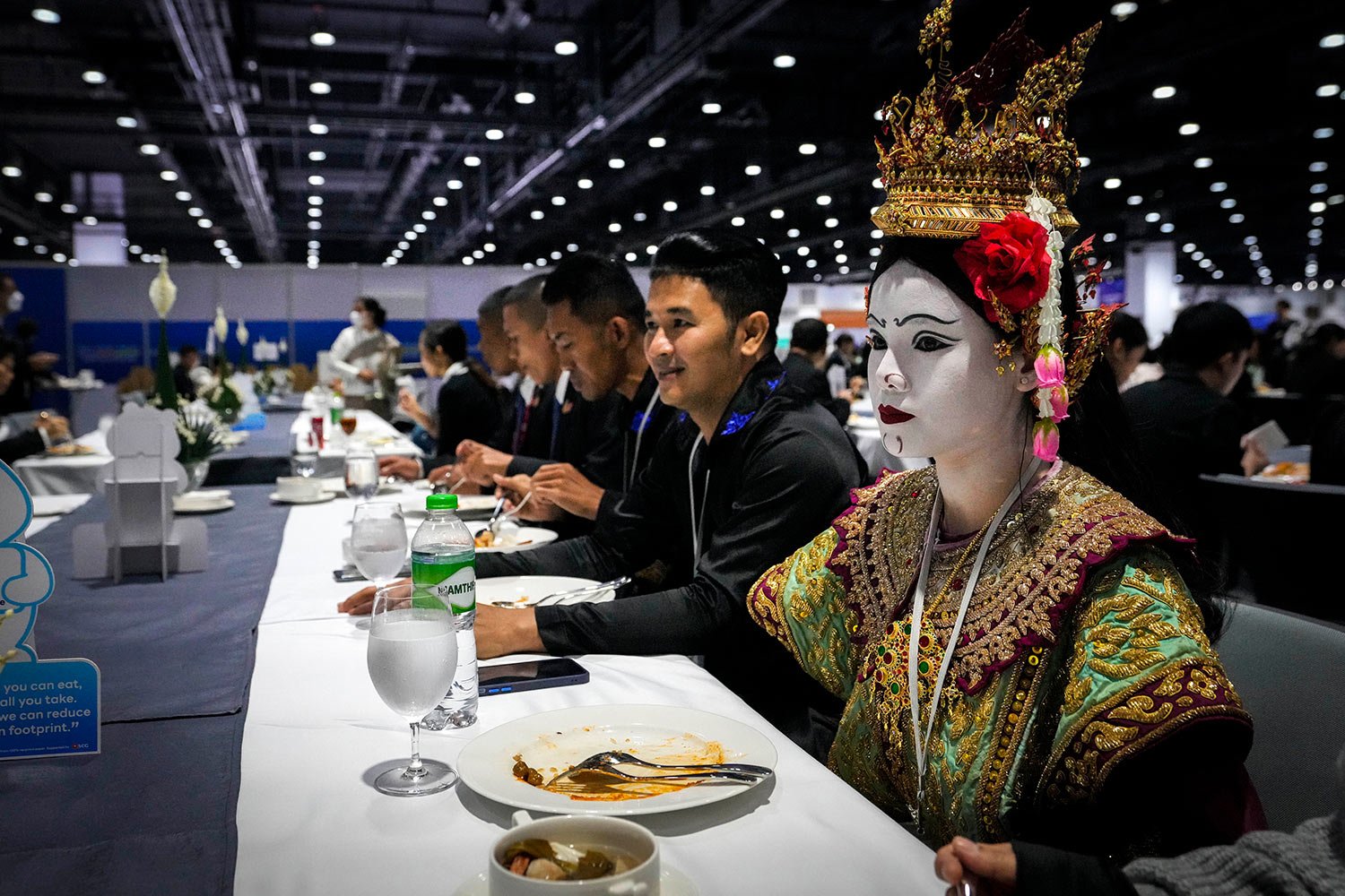  A Thai traditional dancer in costume finishes her lunch at the Asia-Pacific Economic Cooperation APEC summit, Thursday, Nov. 17, 2022, in Bangkok, Thailand. (AP Photo/Anupam Nath) 