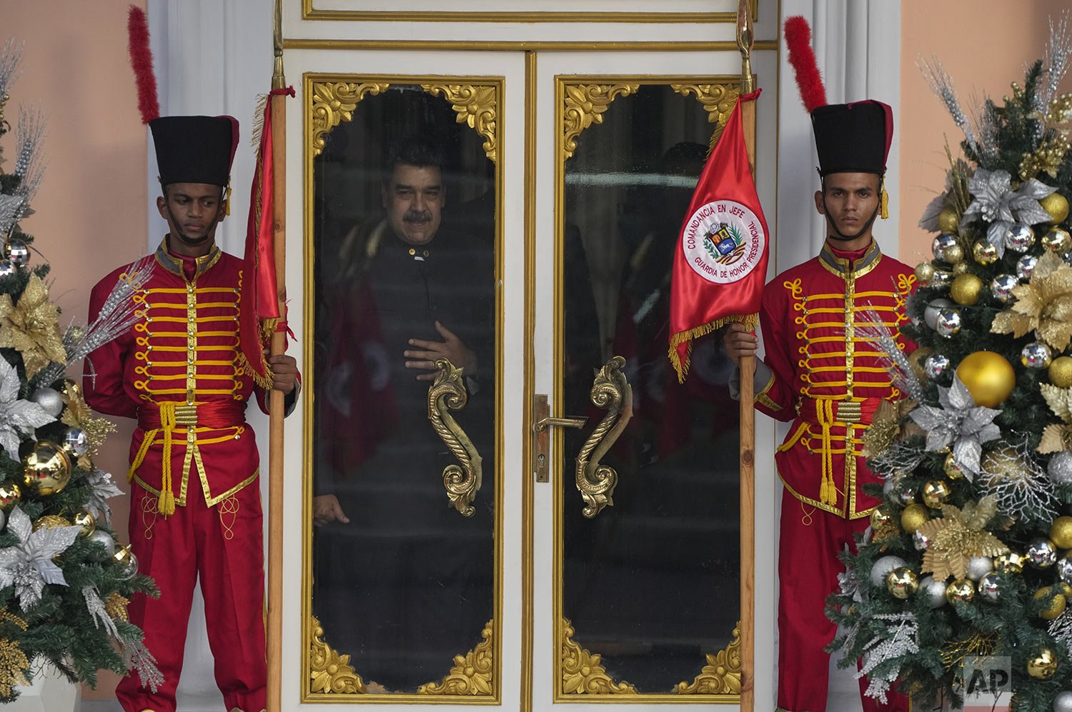  Venezuelan President Nicolas Maduro looks out a window as he waits for the arrival of Guinea-Bissau President Umaro Sissoco Embalo, at the Miraflores Presidential Palace, in Caracas, Venezuela, Wednesday, Nov. 2, 2022. (AP Photo/Ariana Cubillos) 
