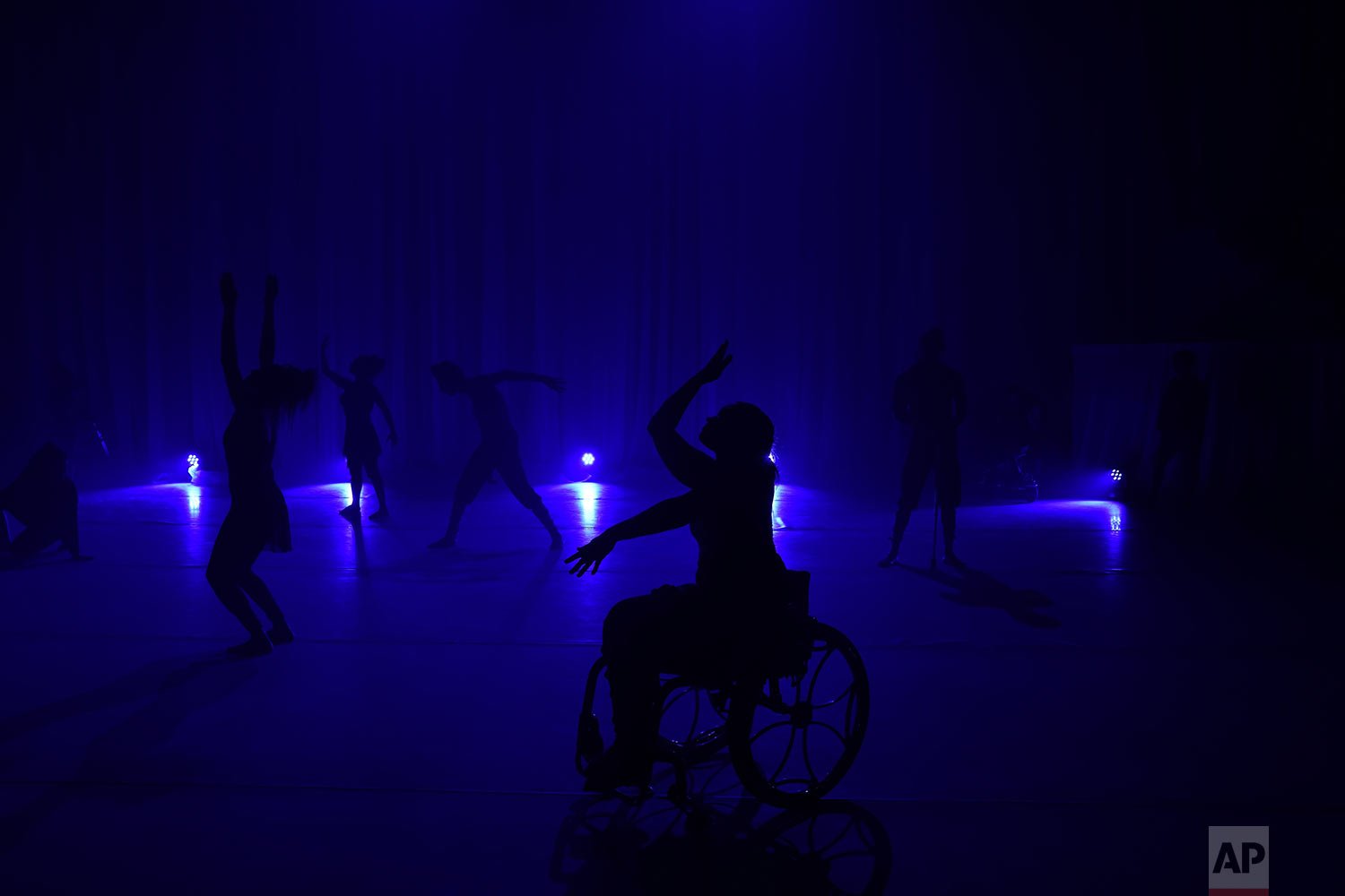  Disabled dancers perform in the contemporary production Ubuntu, at the Teresa Carreno Theater in Caracas, Venezuela, Friday, Nov. 18, 2022. (AP Photo/Ariana Cubillos) 