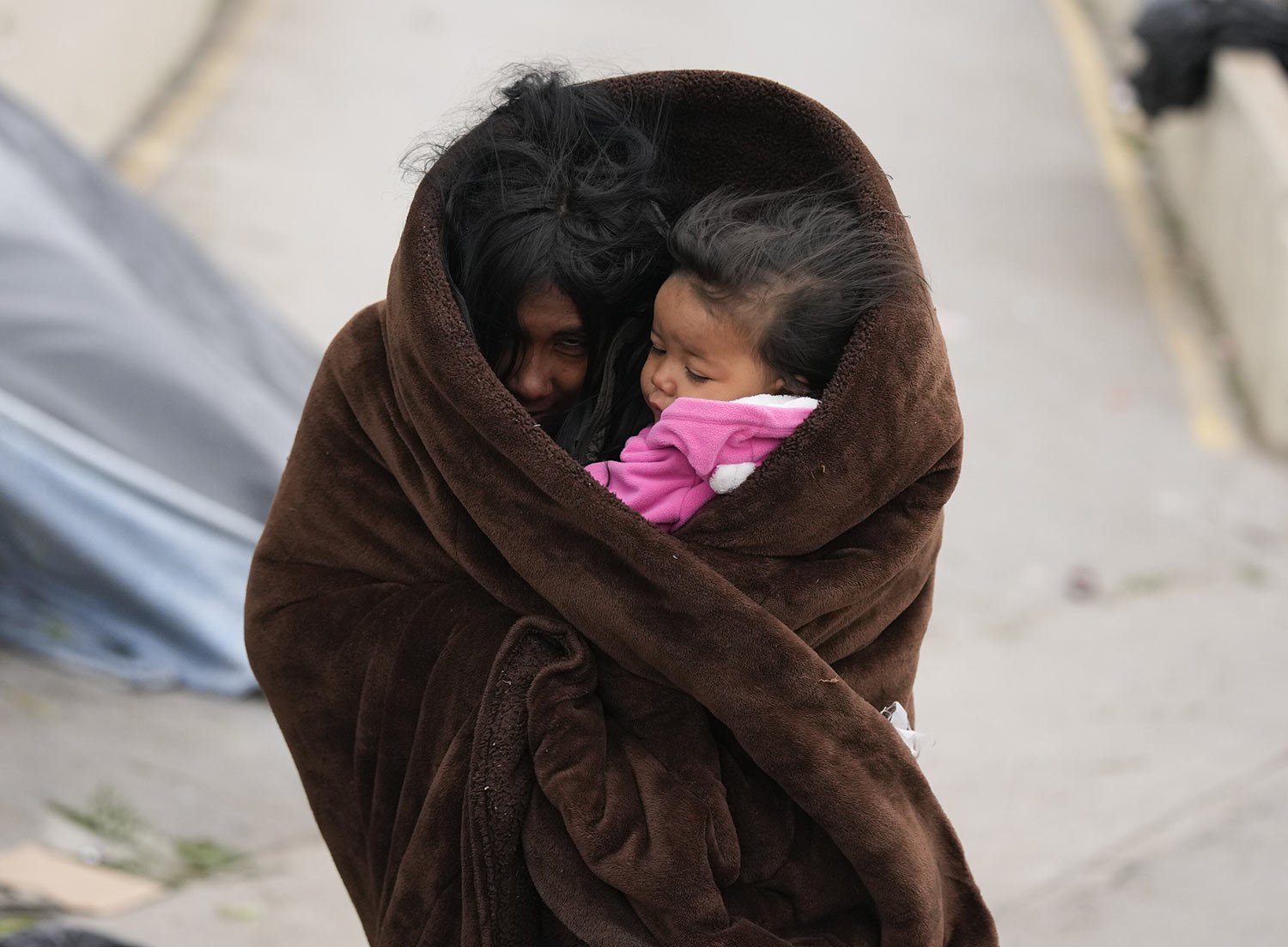  Venezuelan migrants prepare for relocation to a refugee shelter in Matamoros, Mexico, Friday, Dec. 23, 2022. (AP Photo/Fernando Llano) 