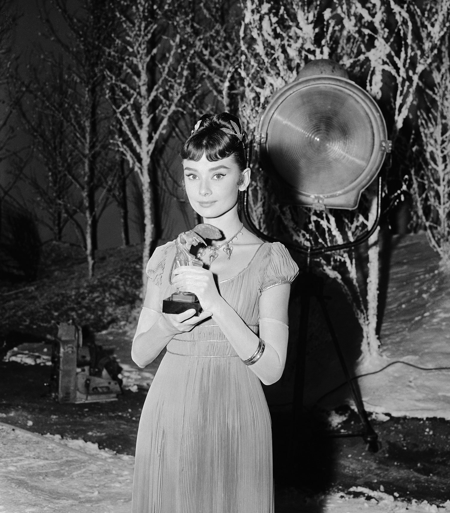  Screen star Audrey Hepburn holds the "Victory of Samothrace" statue awarded to her by readers of the French movie magazine Cinemonde, who chose her as best actress of the year, Oct. 12, 1955. (AP Photo/Jim Pringle) 