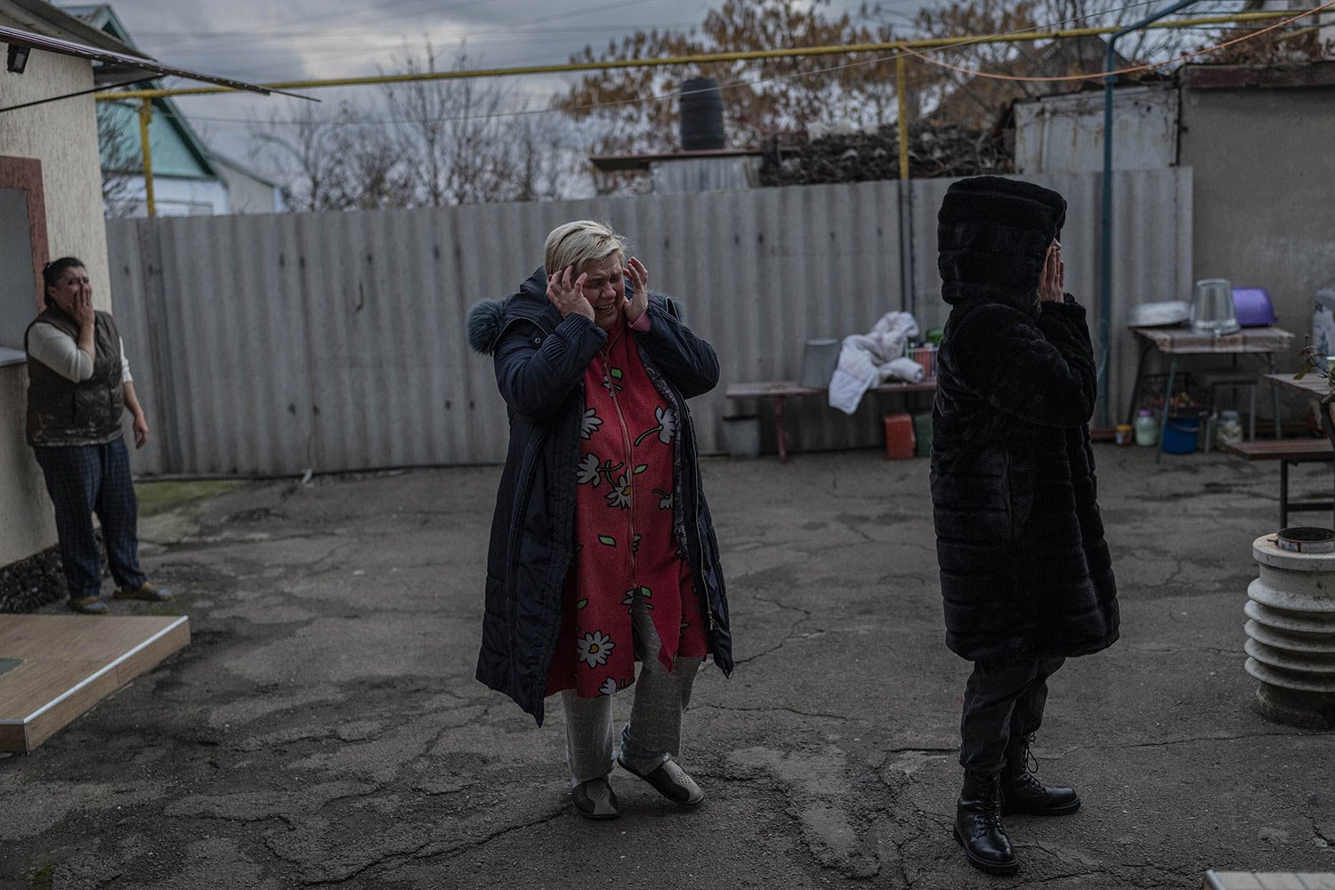  Natalia Voblikova, center, reacts after learning her son Artur was seriously injured during a Russian strike, in Kherson, southern Ukraine, Nov. 22, 2022. (AP Photo/Bernat Armangue) 