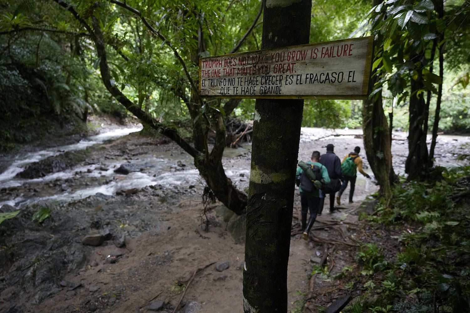 A bilingual sign stands on the route used by migrants to cross the Darien Gap, from Colombia into Panama, who hope to reach the U.S., Oct. 15, 2022. It reads “Triumph doesn’t make you grow. It’s failure that makes you great.” (AP Photo/Fernando Verg