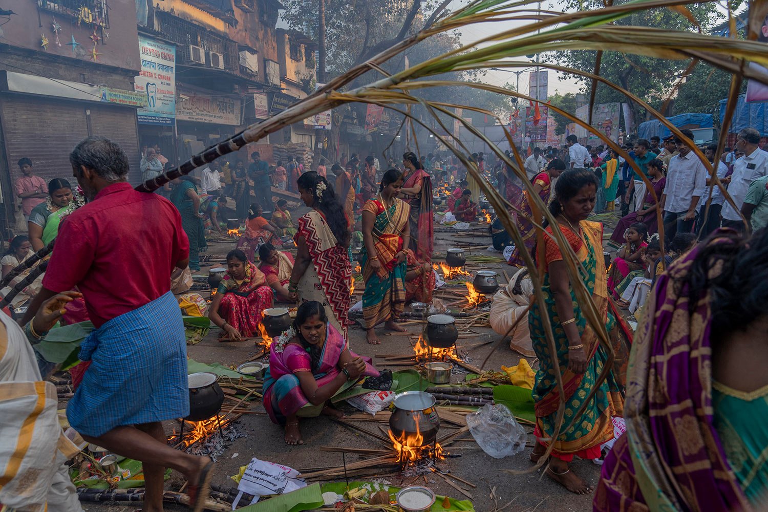  Indian Tamil Hindu women offer prayers as they cooks special food to celebrate the harvest festival of Pongal at Dharavi, one of the world's largest slums, in Mumbai, India, Sunday, Jan. 15, 2023. (AP Photo/Rafiq Maqbool) 