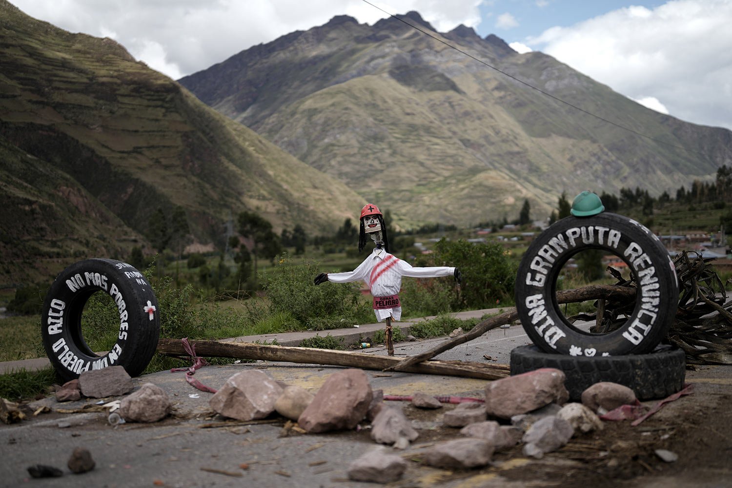  An effigy of President Dina Boluarte makes up part of a roadblock set up by demonstrators asking for the president’s resignation in Cusipata, Peru, Jan. 28, 2023. Government officials said police and military will clear roadblocks set up nationwide 