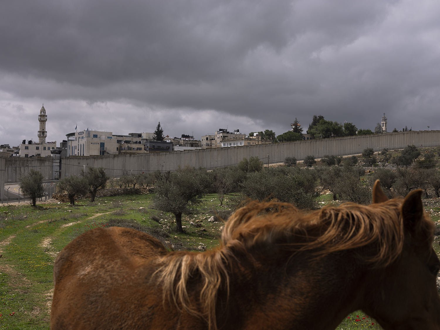  The West Bank city of Bethlehem behind a section of Israel's separation barrier is seen from Jerusalem, March 4, 2022. (AP Photo/Oded Balilty) 