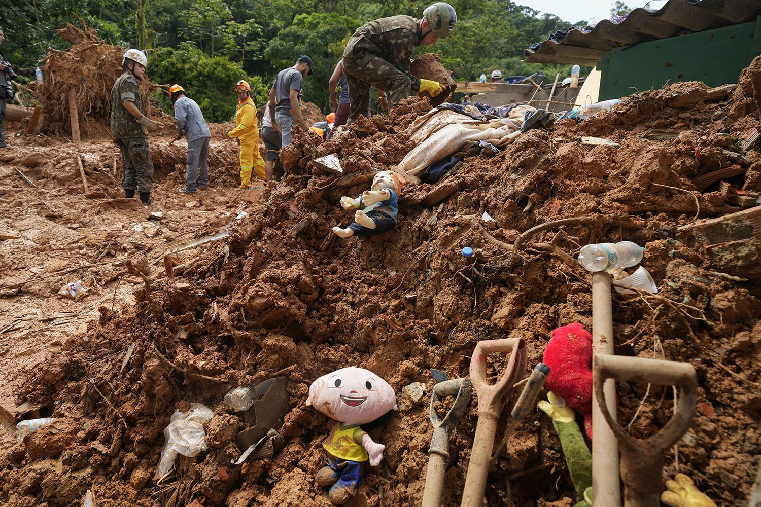  Children's toys lay in the mud where rescue workers look for bodies after a landslide was triggered by heavy rain near Barra do Sahy beach in the coastal city of Sao Sebastiao, Brazil, Wednesday, Feb. 22, 2023. (AP Photo/Andre Penner) 
