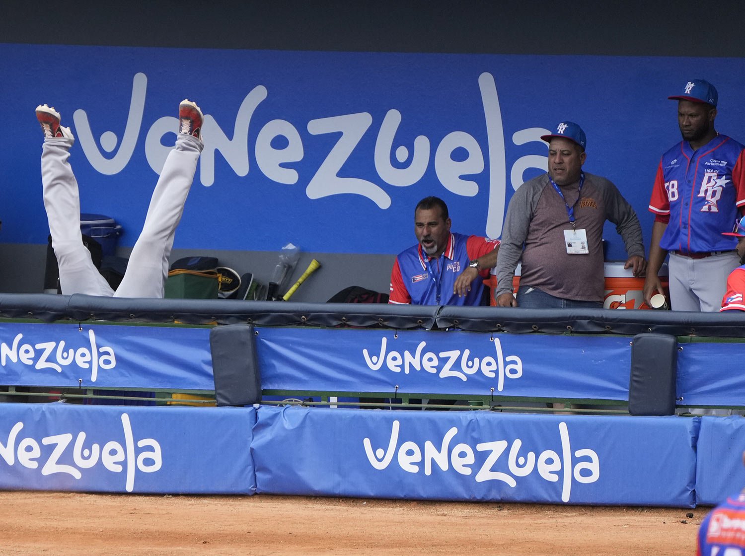  Puerto Rico's Edwin Díaz falls face-down into the dugout as he chases a ball during a Caribbean Series baseball game against the Dominican Republic in La Guaira, Venezuela, Saturday, Feb. 4, 2023. (AP Photo/Ariana Cubillos) 