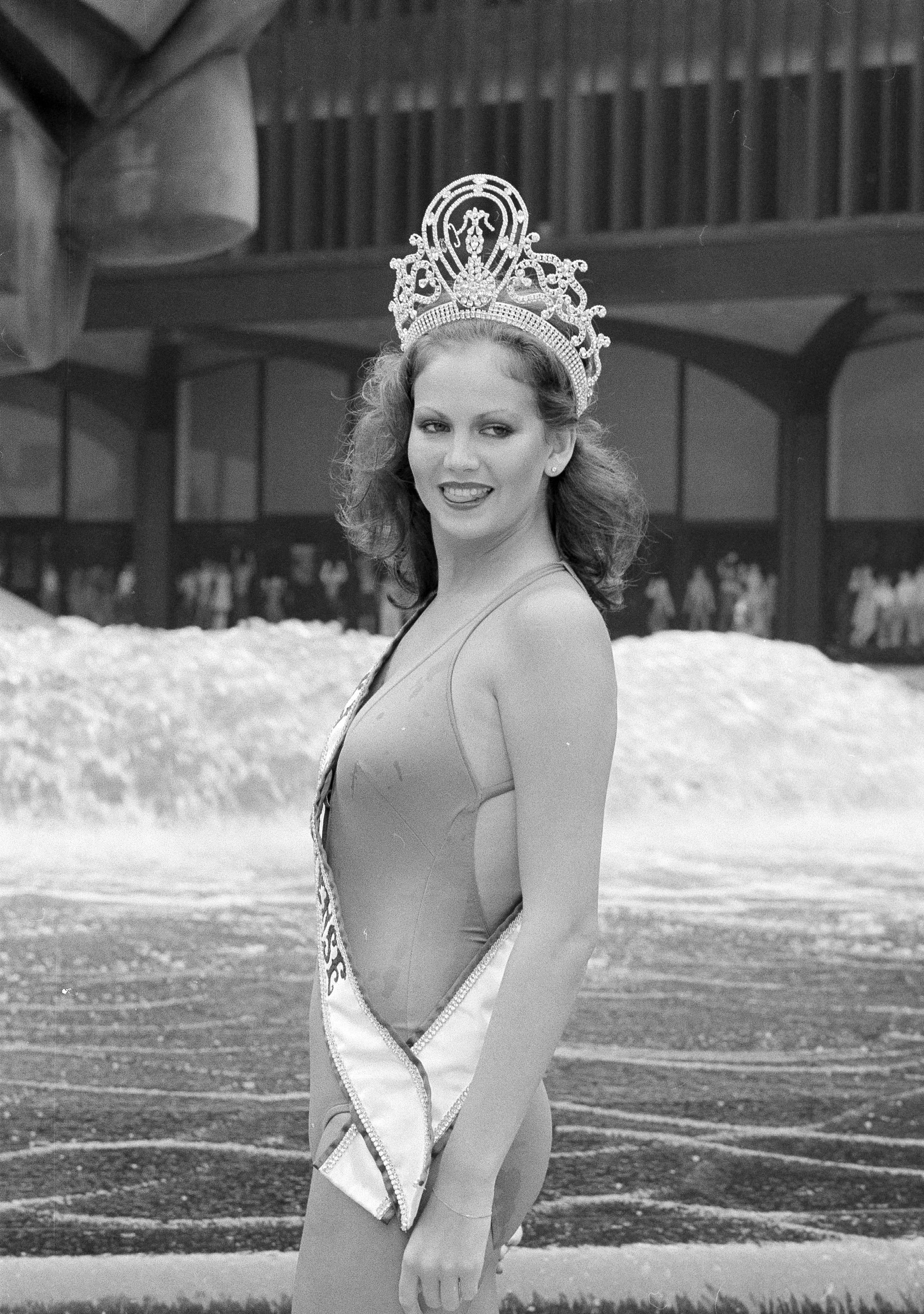  Margaret Gardiner, 18, Miss Universe 1978 poses for photographers in front of a fountain at the World Trade Center in New York, Aug. 1, 1978. Miss Gardiner went to the building in hopes of seeing the view from the top, however, there was no view bec