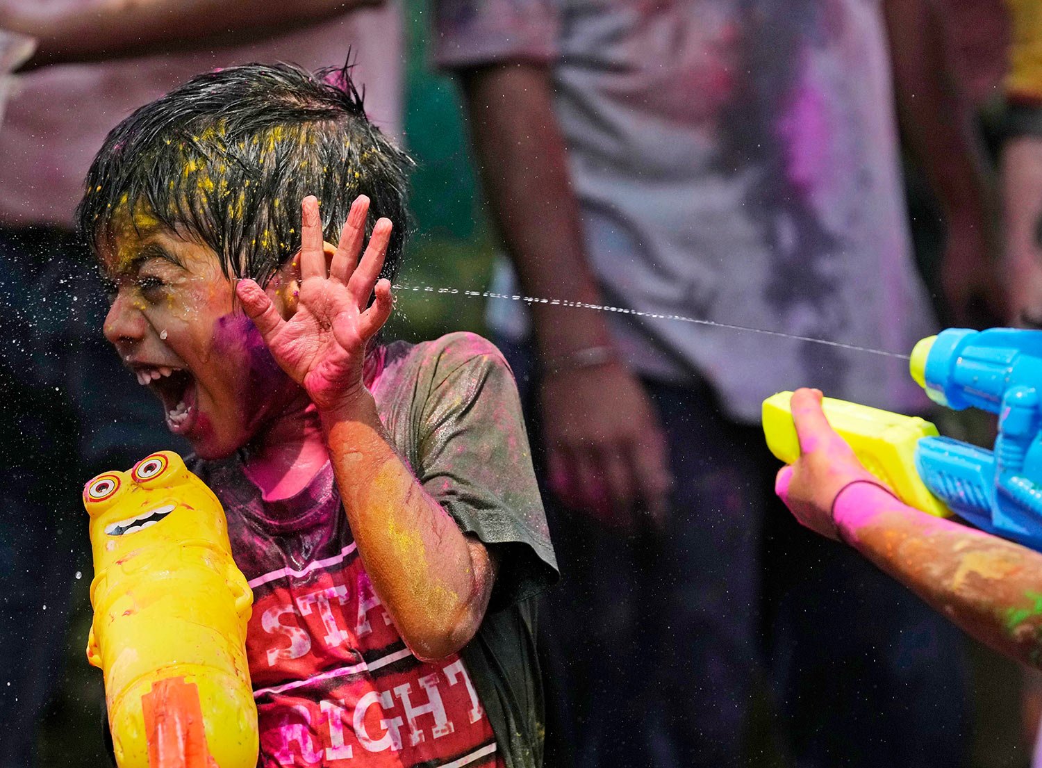  Children play Holi, the Hindu festival of colors, in Mumbai, India, Tuesday, March 7, 2023.  (AP Photo/Rajanish Kakade) 