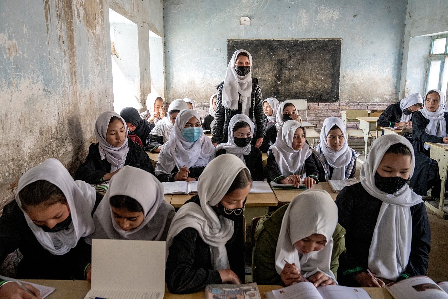  Afghan school girls attend their classroom on the first day of the new school year, in Kabul, Saturday, March 25, 2023.  (AP Photo/Ebrahim Noroozi) 